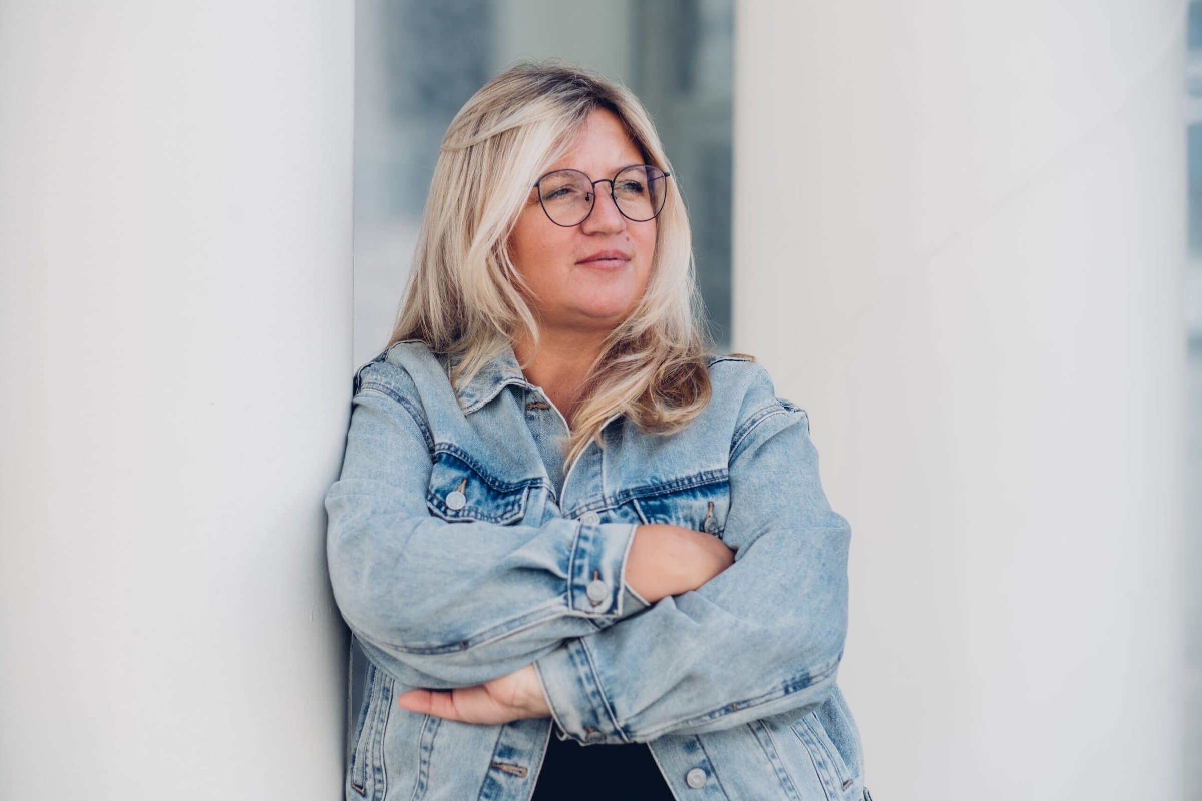 Beautiful,Blonde,Woman,In,Glasses,And,A,Denim,Jacket.,Portrait