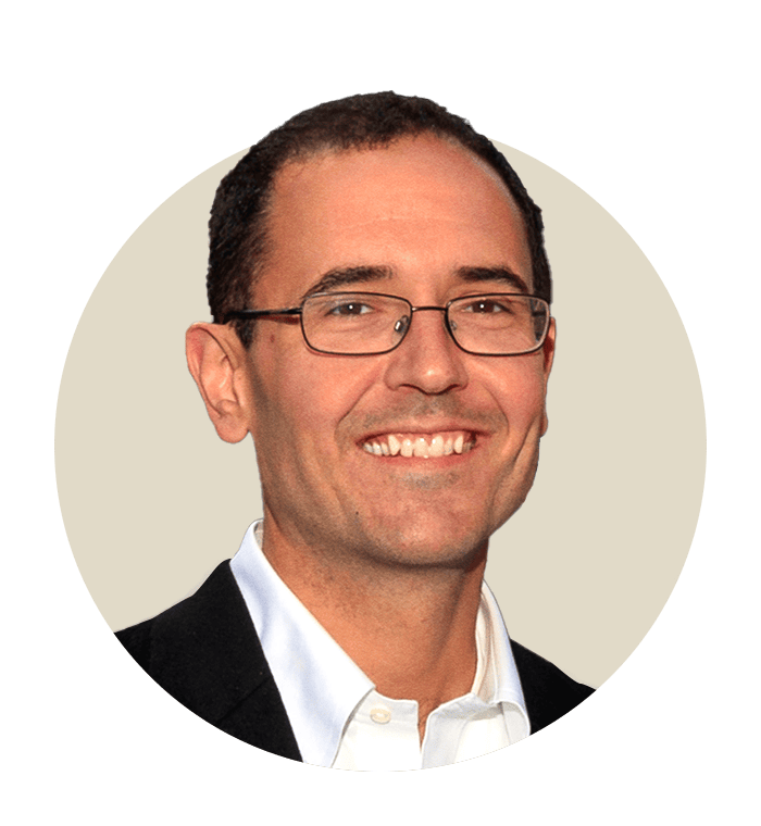 headshot of Geoff Cook, Chief Executive Officer of Noom, framed in a circular coral background. Represents Noom’s executive leadership and strategic vision.